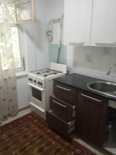 квартира ата тюрк: 1 бөлмө, 38 кв. м, 104-серия, 1 кабат, Косметикалык ремонт
