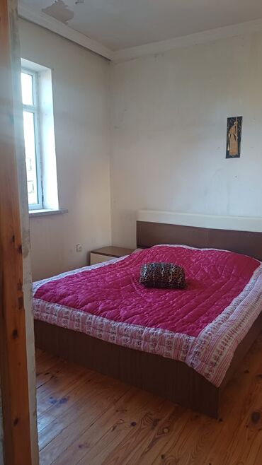 Yeni tikili: Avtazavodda 1ci küçədə ev satılır, 3 otaq, yolun qırağı, Qiymətdə — 7