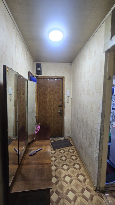 квартира с подселением вефа: 3 комнаты, 58 м², 104 серия, 1 этаж, Старый ремонт