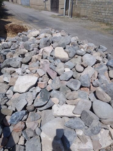 kafel kəsən qiyməti: 1 maşin daş olar satılır razilaşma olacaq