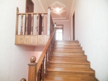 Həyət evləri və villaların satışı: 300 kv ev ikidasli tikili. Qaz su isiq daimi. Avtobus dayanacaginin — 12