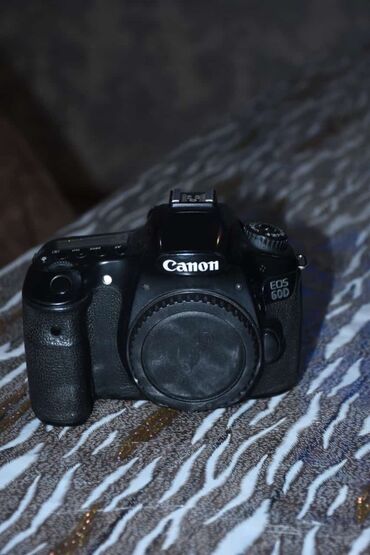 canon 60d qiymeti: Canon 60d body