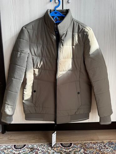 Куртки: Мужская утеплённая стильная куртка. Хорошее качество. Имеются все — 5