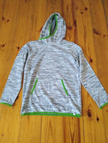 Köynəklər: 11-12 yawa. Biri 5-10manat. Bezilerini tezedir — 18