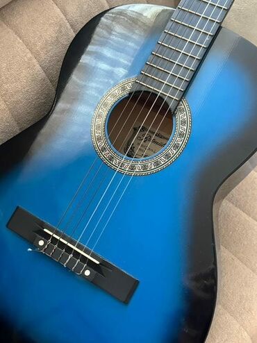 Саз: Gitara satilir Qiymet 130 man Unvan;Bakixanov mall Kod 5031