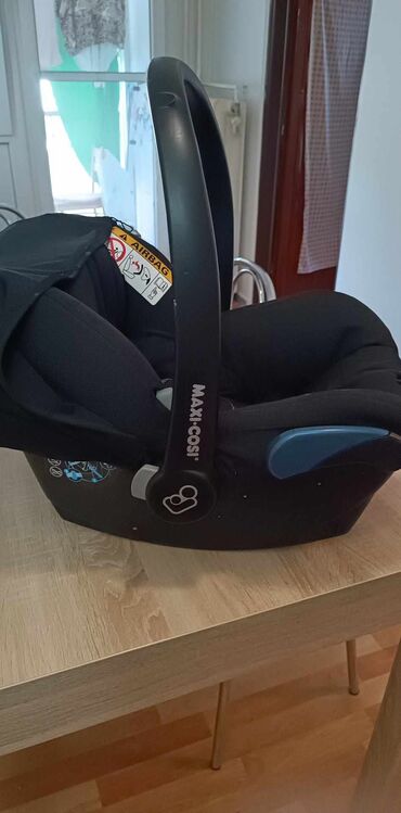 ljuljaska za bebu: Imam dva auto sedista od 0-6 meseci kao nova