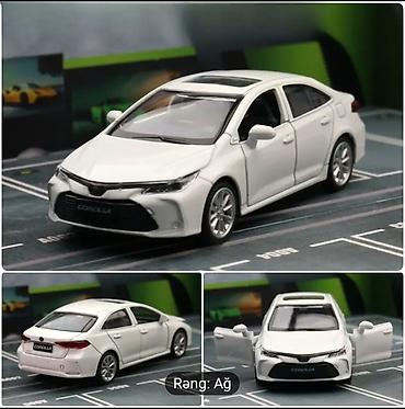 corolla 2021: Toyota carolla maketidir, ağ rəngdedir.masinMaşın şitinə yapışdırmaq — 1
