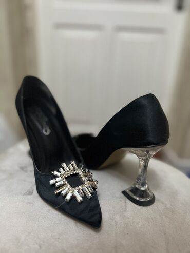женская обувь: Туфли 37, цвет - Черный