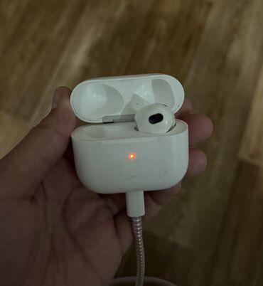 наушник айрподс: Продаю оригинальный правый наушник от AirPods 3, без кейса, только