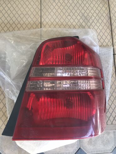 Стоп-сигналы: Задний правый стоп-сигнал Toyota 2003 г., Новый, Оригинал