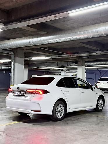 corola: Toyota Corolla: 2019 г., 1.8 л, Вариатор, Гибрид, Седан — 4