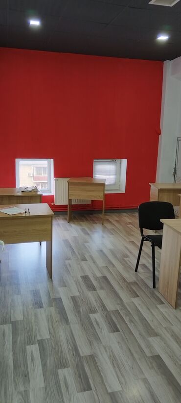 Ofislər: Elmlər metrosunun yaxınlığında yerləşən 160 kv.m sahəsi olan 6 otaqlı — 6