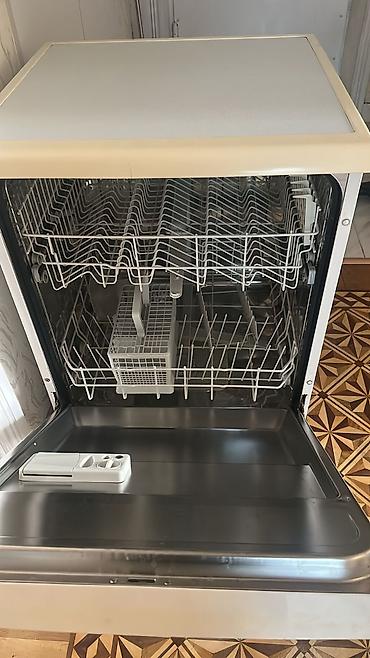 beko: Xüsusiyyətlər: - Ön paneldə mexaniki idarəetmə: proqram seçimi — 2