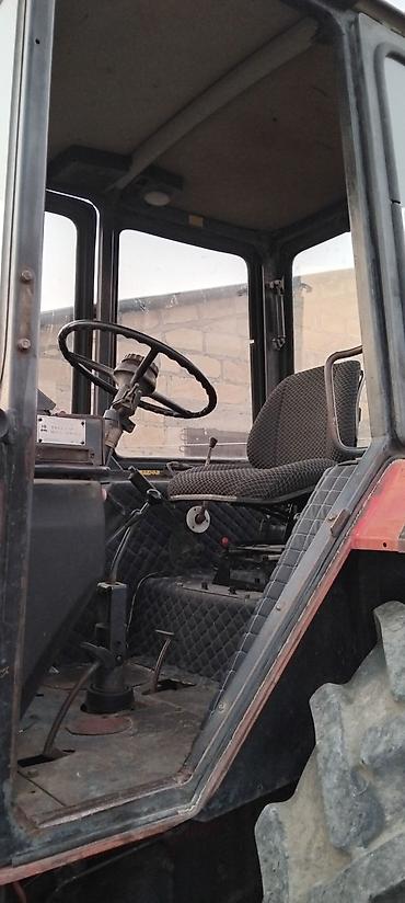 kotanlar traktor: Kənd təsərrüfatı üçün tam kabinli təkərli traktor - Model üzərində — 2