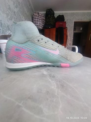 бутсы залник: Сорок ножки бутсы Nike Mercurial - Модель: Nike Mercurial (indoor/IC) — 1