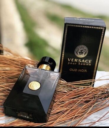 antonio banderas ətir: VERSACE Oud Noir Isti Və ədviyyatlı Bir kişi ətridir, açılışı acı