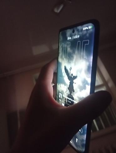 note 2: Смартфон с безрамочным дисплеем и центральным вырезом под фронтальную — 1