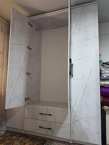 standing mirror: Шкаф-гардероб с отделкой под мрамор - Формат: распашной, 4 двери. Две — 3