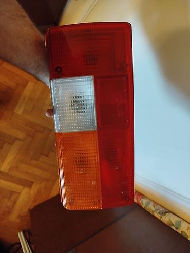 Auto delovi: Zadnja signalizacija zadnje stop svetlo migavac.
Nepoznato stanje — 13