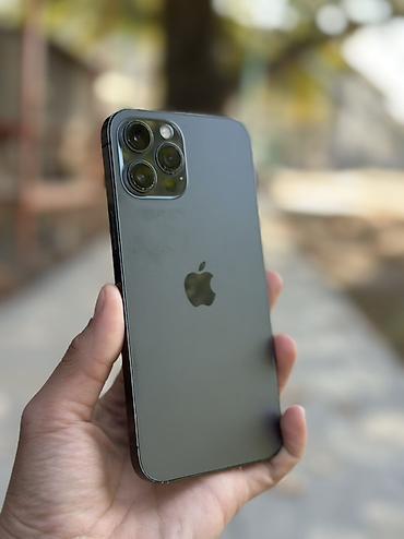 old phone: IPhone 12 Pro, мах графитовый - Экран 6.1", Super Retina XDR (OLED) — 1