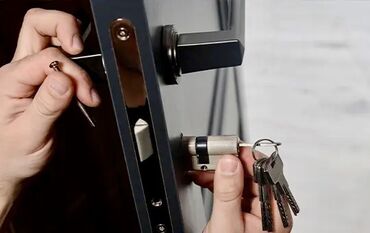 Qapıların təmiri: Çilingər xidməti Qapı usta Qapı ustası Qapıların təmiri Üzlənməsi — 12