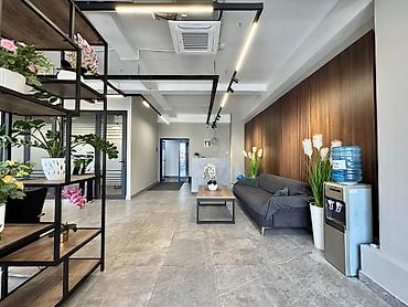 байтик тауэр: Аренда офисов, 120 м², В бизнес центре, 1 линия, С отдельной кухней, С системой безопасности — 2
