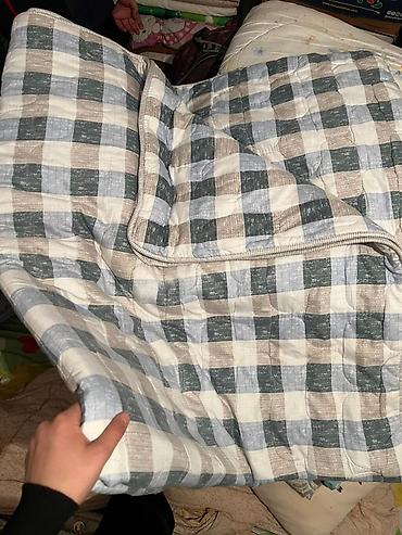 Одеяла и пледы: Одеяло, Б/у, Все сезоны — 3