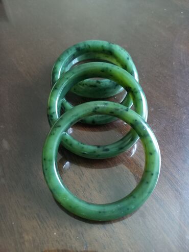 Браслеты: Браслет нефритовый белый,. темно-зеленый — 1