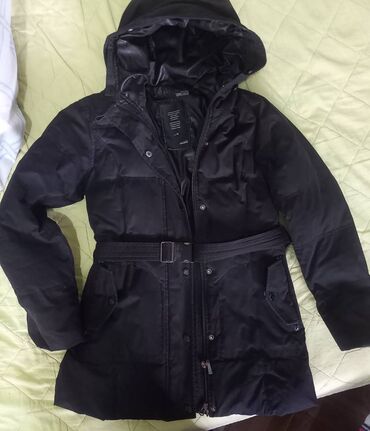 moncler jakna crvena: M (EU 38), Sa postavom