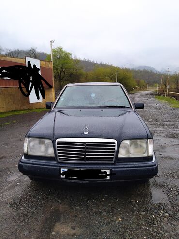 mersedeslər: Mercedes-Benz E 220: 2.2 l | 1994 il Sedan
