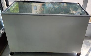 dondurma satışı: Şüşəli dondurucu