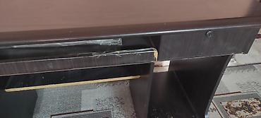 Офисные столы: Продаются: 3 шт.раскладные столы.по 3200 сом, офисныйный стол 2500 — 6