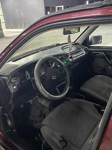 Продажа авто: Volkswagen Vento: 1992 г., 1.8 л, Механика, Бензин, Седан — 10