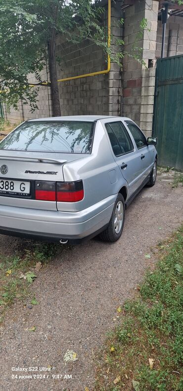 машина сом: Volkswagen Vento: 1996 г., 1.8 л, Механика, Бензин, Седан