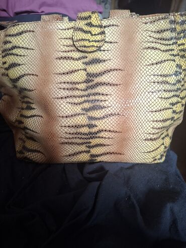 Çantalar: Zebra/piton naxışlı qadın dəri çantası - Rəng: sarı-bej tonlarda