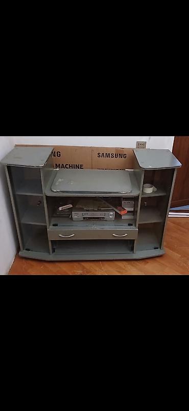 kir: TV stolüstü/mediа dolabı - Material: laminat ağac, metal tutacaqlar - — 1