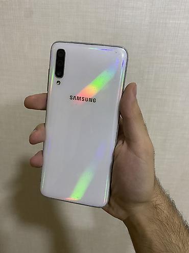 adapt: Samsung Galaxy A70, 128 GB, rəng - Ağ — 2