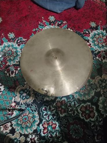 mikrofon mini: Baraban dəsti – 3 zərb aləti + zillər Komplekt: - Snare baraban (mavi — 3
