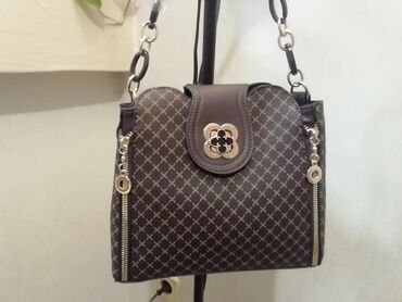 Torbe: Elegantna torbica, Materijal: Veštačka koža