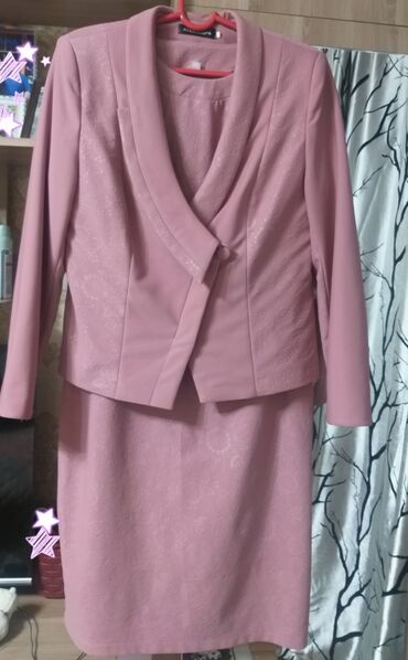 розовый пиджак: Продаю б/у платье с пиджаком в хорошем состоянии. Размер 50-52 Цена