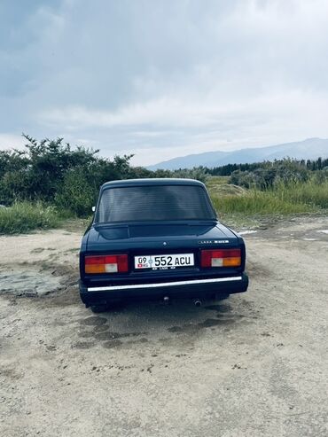 обмен на авто с доплатой: Автомобиль ВАЗ-2107, известный как Lada Riva, представлен в