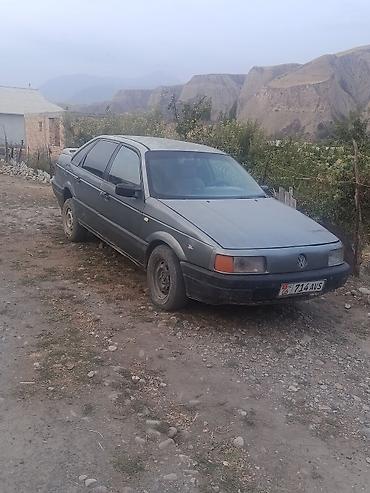 Транспорт: Volkswagen Passat: 1988 г., Седан — 3
