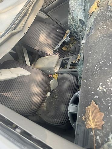 211 2 7: Toyota Camry, белый седан, под разбор или восстановление. Автомобиль — 5