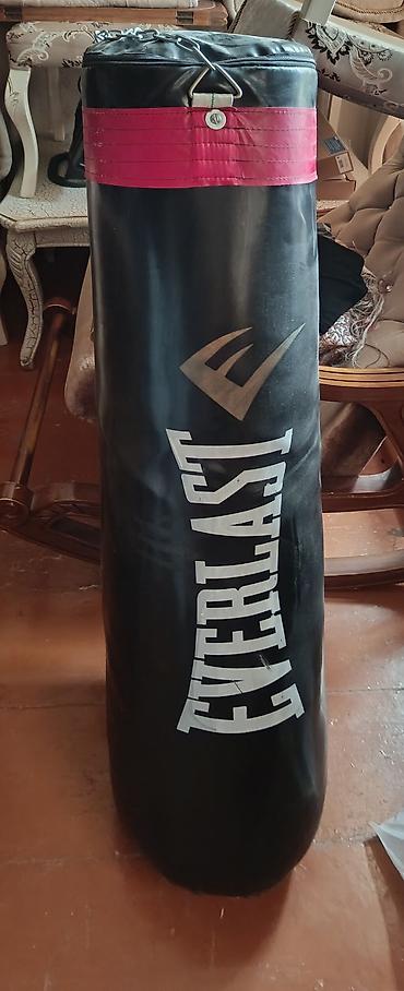 boks torba: Bu, Everlast brendinə məxsus, məşq üçün nəzərdə tutulmuş silindrik — 1