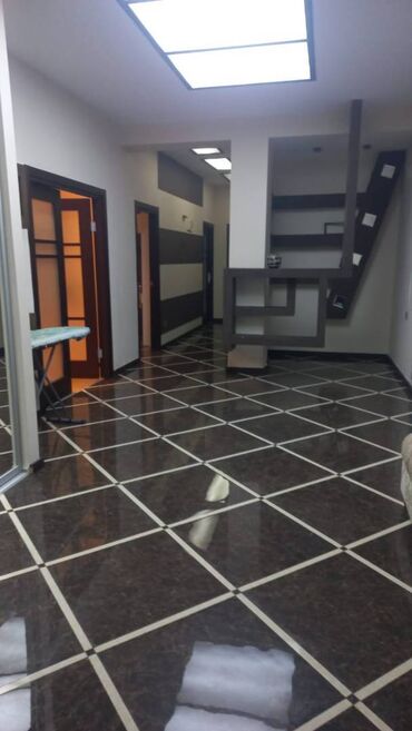 Uzunmüddətli kirayə mənzillər: 8 Noyabr metrosu yanınında mənzil kirayə verilir. Mərtəbə 18/10. Ümumi — 10