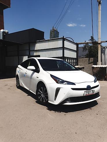 corolla 2016: Toyota Prius: 2019 г., 1.8 л, Вариатор, Гибрид, Седан — 4