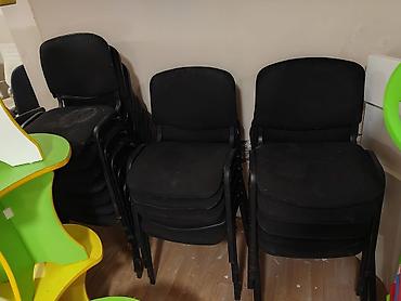 metal stol: Qara rəngli yığıla bilən (stackable) konferans/ofis stulları - Model — 1