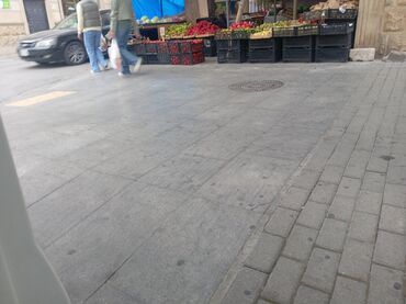 Meyvə və giləmeyvə: Meyvə-tərəvəz satışı – küçə köşkü Təzə və mövsümi məhsullar: - Nar - — 7