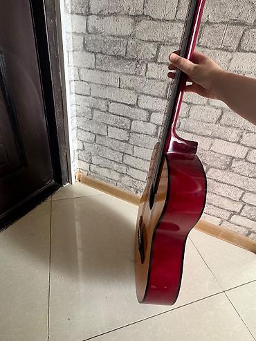 gitara yolona: Klassik gitara – Madrid MCG-120 (Nature) - Korpus: klassik forma, ön — 2