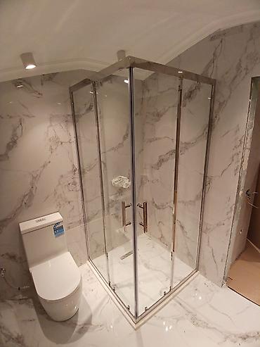 Duş kabinaları, arakəsmələr: Yeni Arakəsmə, Künc üçün, Ödənişli çatdırılma — 18